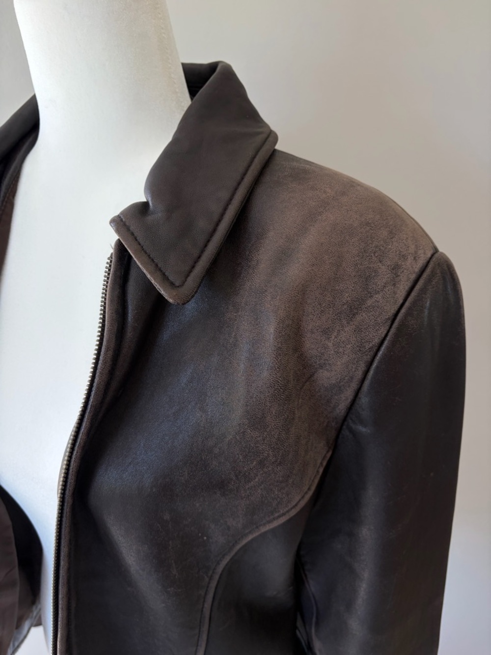 VTG Lord & Taylor Classic Brown Leather Bomber Jacket Zip Front Women’s 4 - Picture 11 of 13